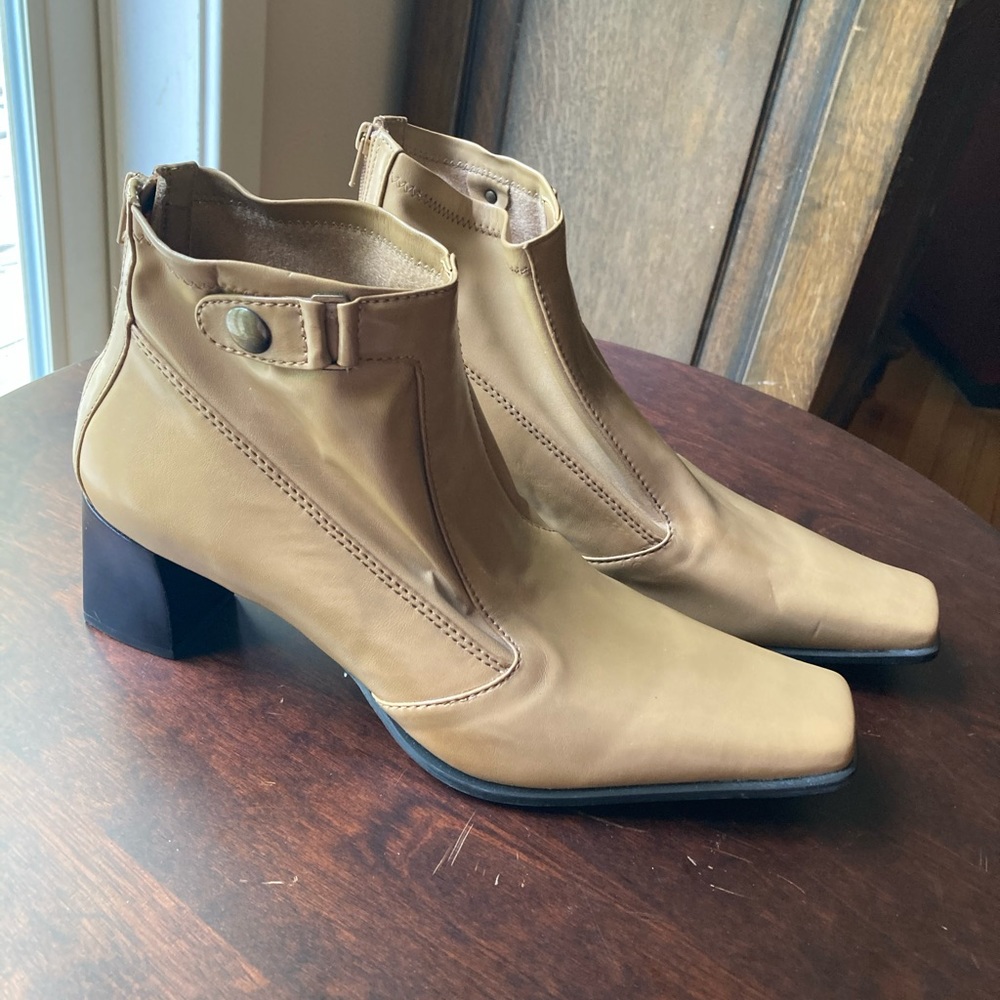 NWOT Franco Sarto Camel leather ankle boot